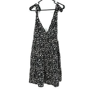 BaeVely‎ Size XL Dress Black & White Sleeveless Mini Deep V Neck Pockets Flare